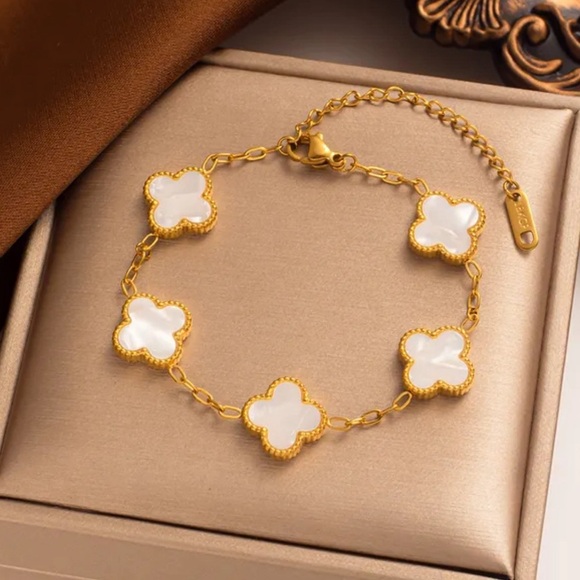 Jewelry - COPY - White clover bracelet